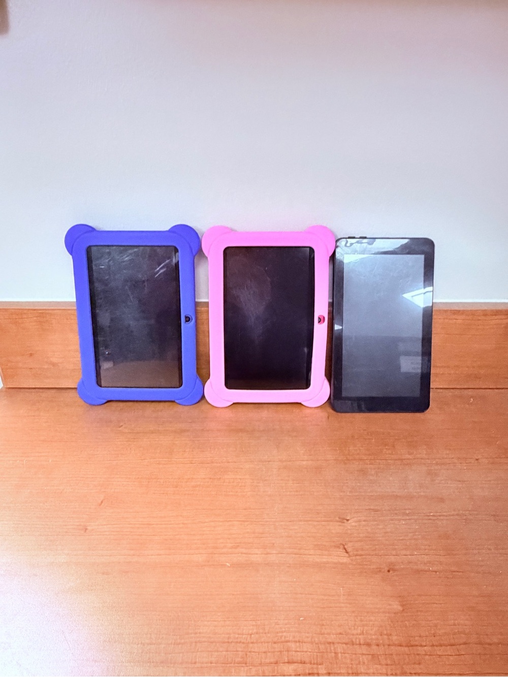 Zeepads & Google android  Tablet with Protective Silicone Case - Blue and Pink